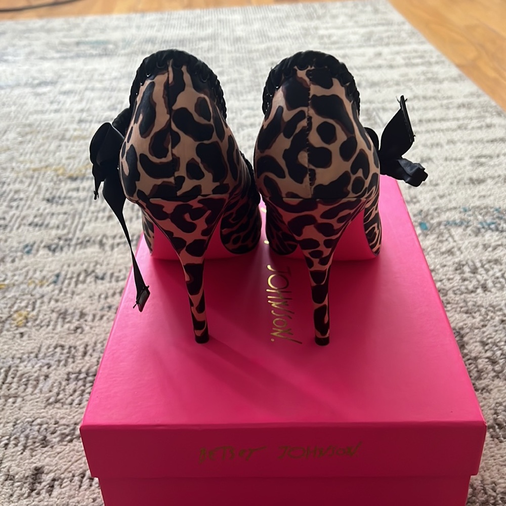 Brand new betsey Johnson animal print shoes - Picture 3 of 5